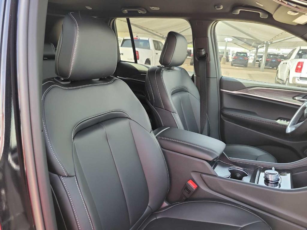new 2025 Jeep Grand Cherokee car, priced at $49,645