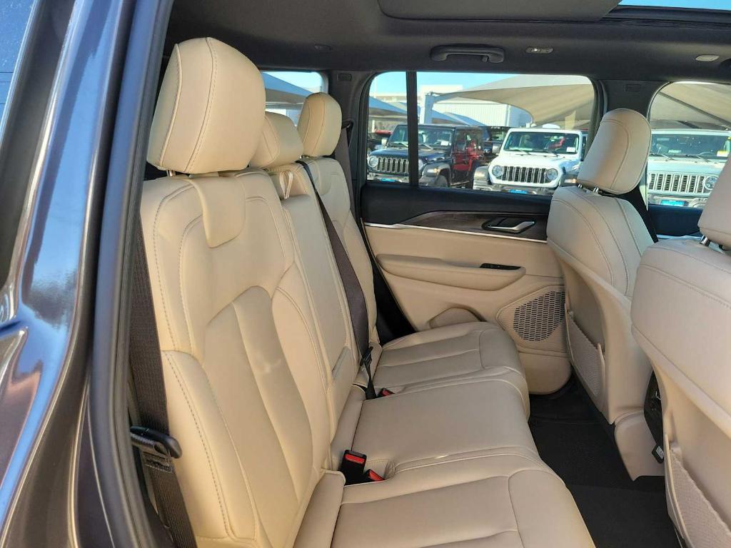 new 2025 Jeep Grand Cherokee car, priced at $49,910