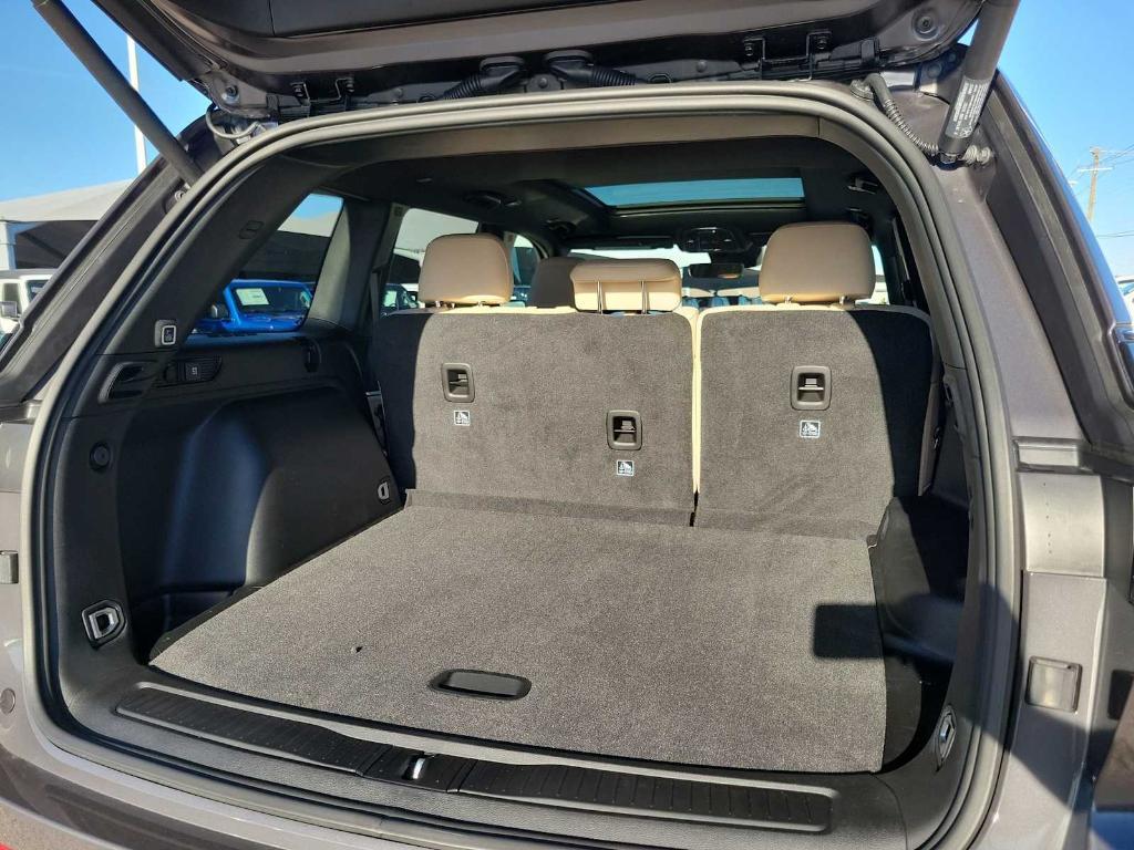 new 2025 Jeep Grand Cherokee car, priced at $49,910