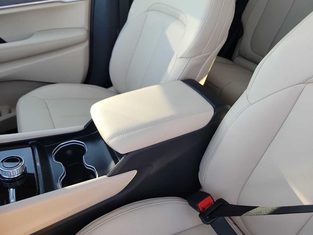 new 2025 Jeep Grand Cherokee car, priced at $49,910