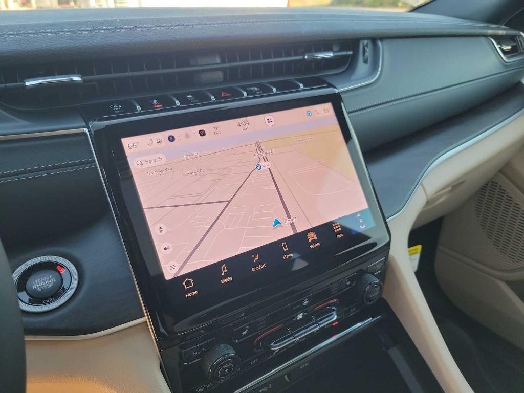 new 2025 Jeep Grand Cherokee car, priced at $49,910