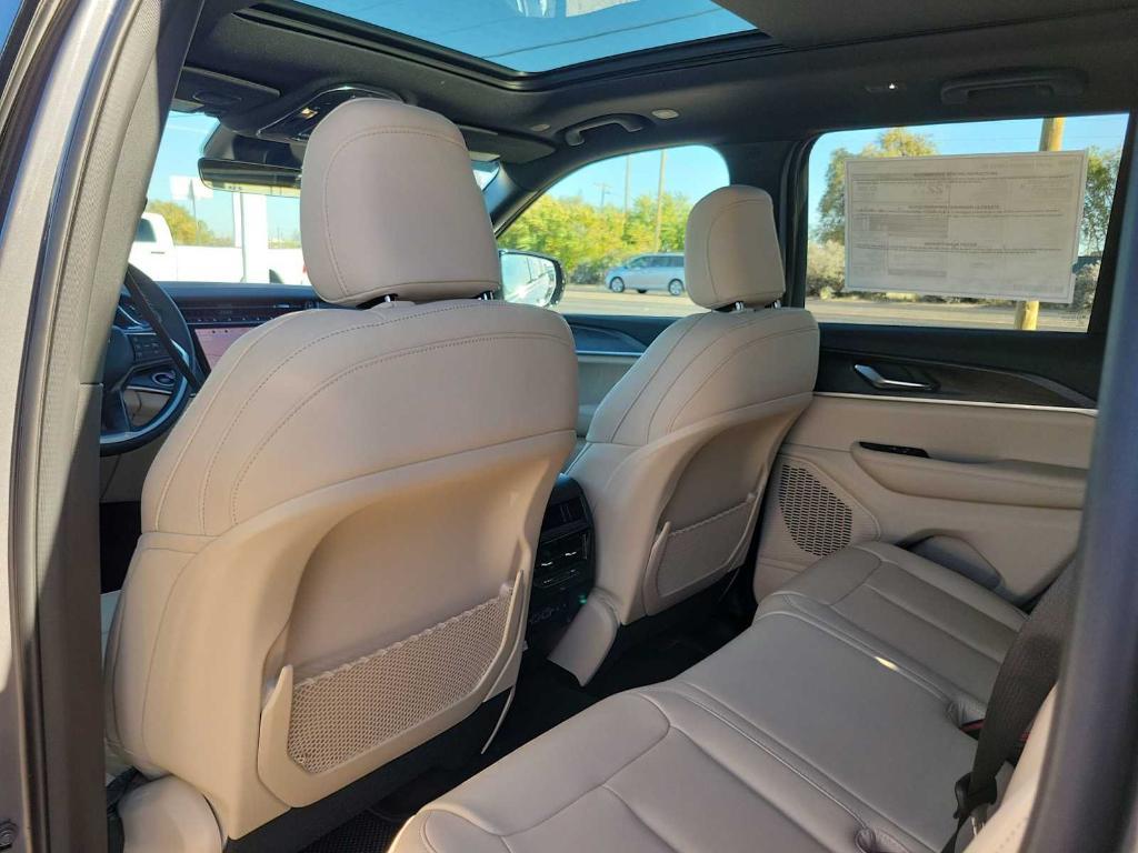 new 2025 Jeep Grand Cherokee car, priced at $49,910