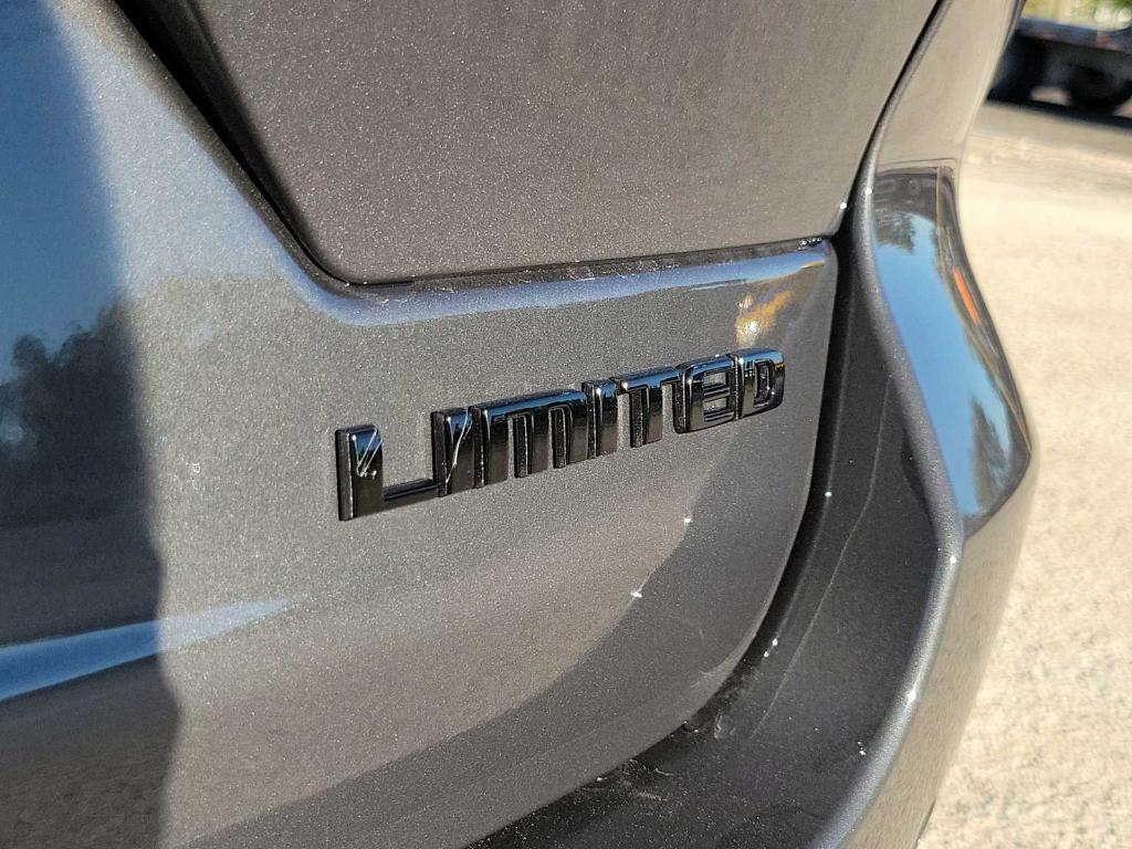 new 2025 Jeep Grand Cherokee car, priced at $49,910