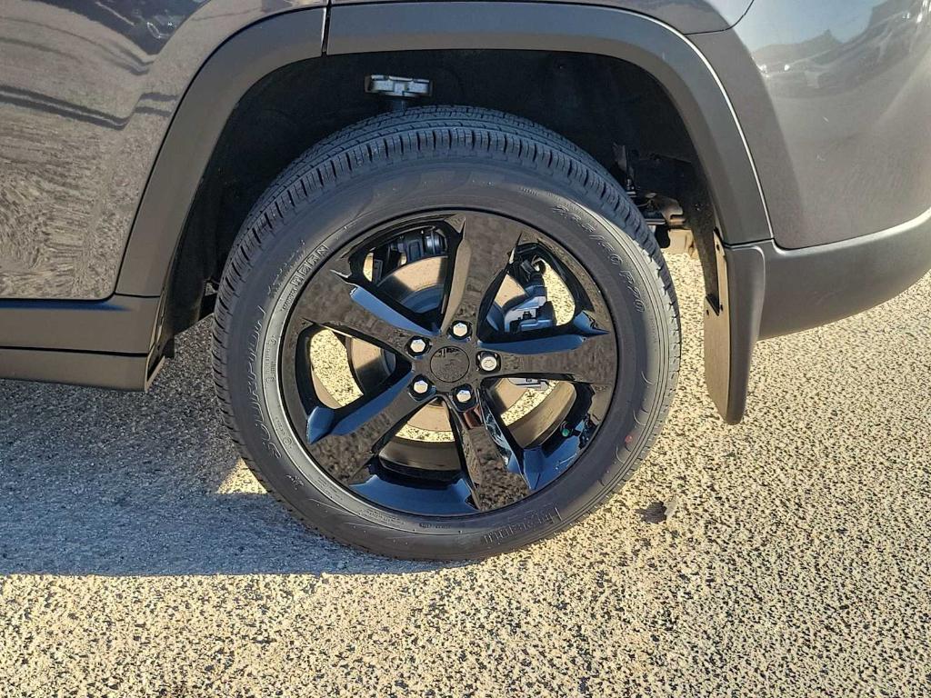 new 2025 Jeep Grand Cherokee car, priced at $49,910