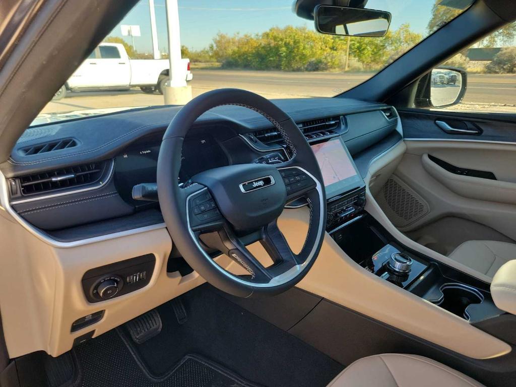 new 2025 Jeep Grand Cherokee car, priced at $49,910