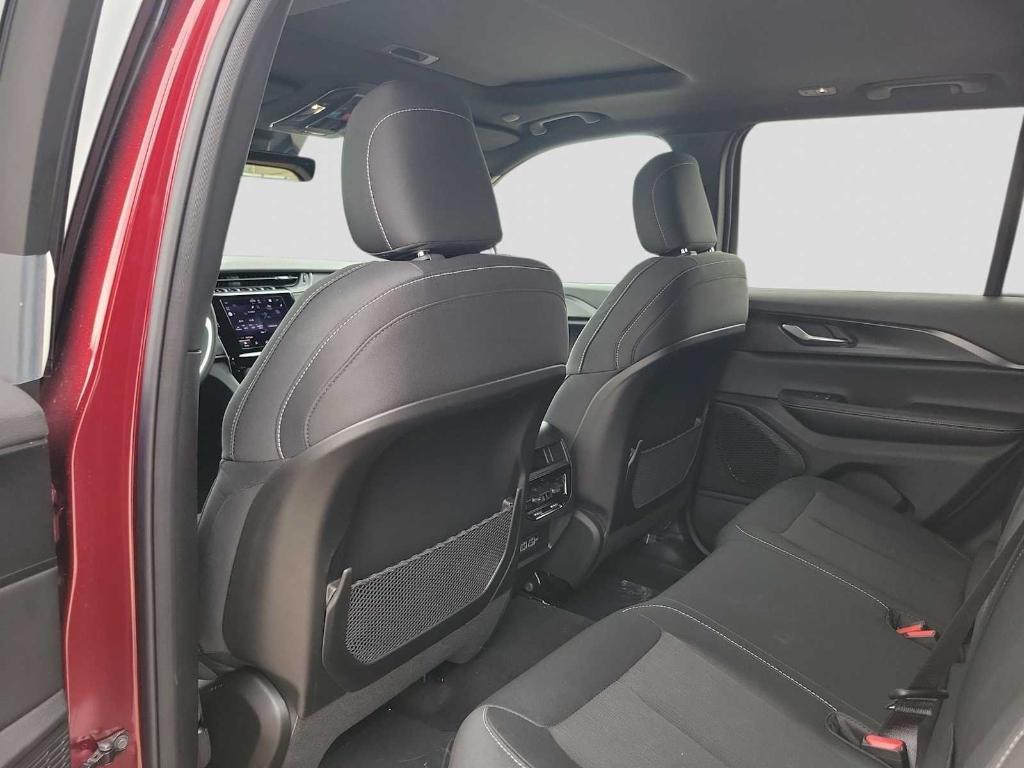 new 2025 Jeep Grand Cherokee car, priced at $38,125