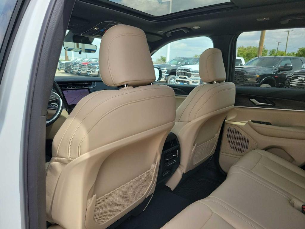 new 2025 Jeep Grand Cherokee car, priced at $46,790
