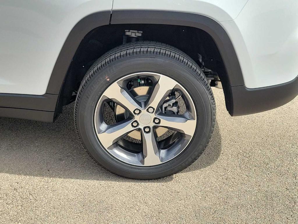 new 2025 Jeep Grand Cherokee car, priced at $46,790