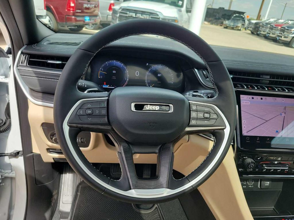 new 2025 Jeep Grand Cherokee car, priced at $46,790