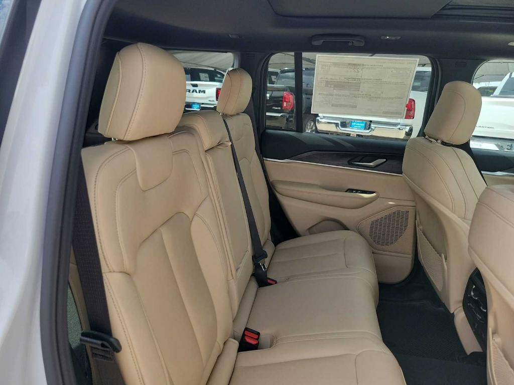 new 2025 Jeep Grand Cherokee car, priced at $46,790