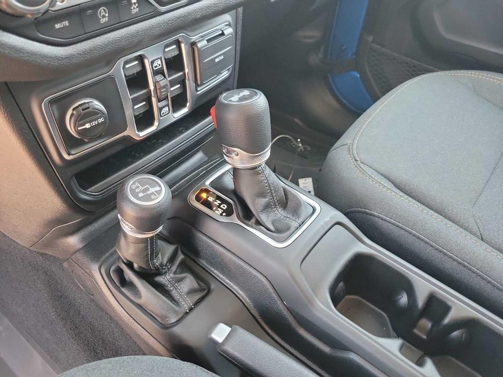 new 2025 Jeep Wrangler car, priced at $45,304