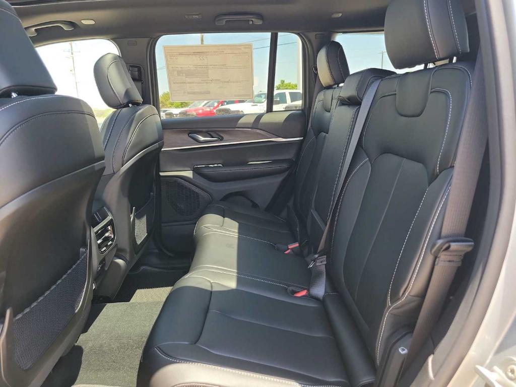 new 2025 Jeep Grand Cherokee car, priced at $47,185