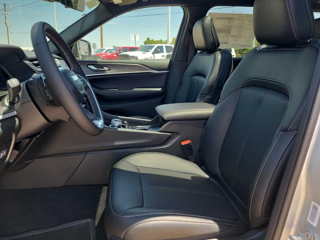 new 2025 Jeep Grand Cherokee car, priced at $47,185