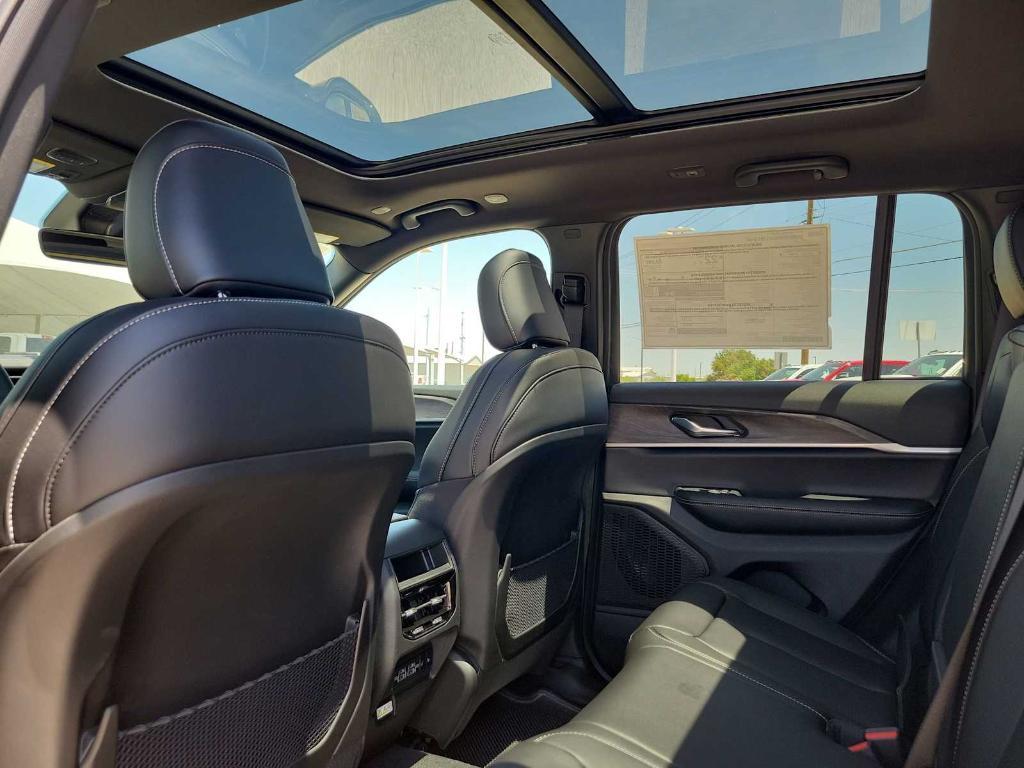 new 2025 Jeep Grand Cherokee car, priced at $47,185