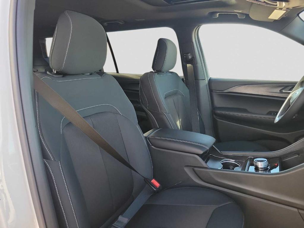 new 2025 Jeep Grand Cherokee L car, priced at $39,030