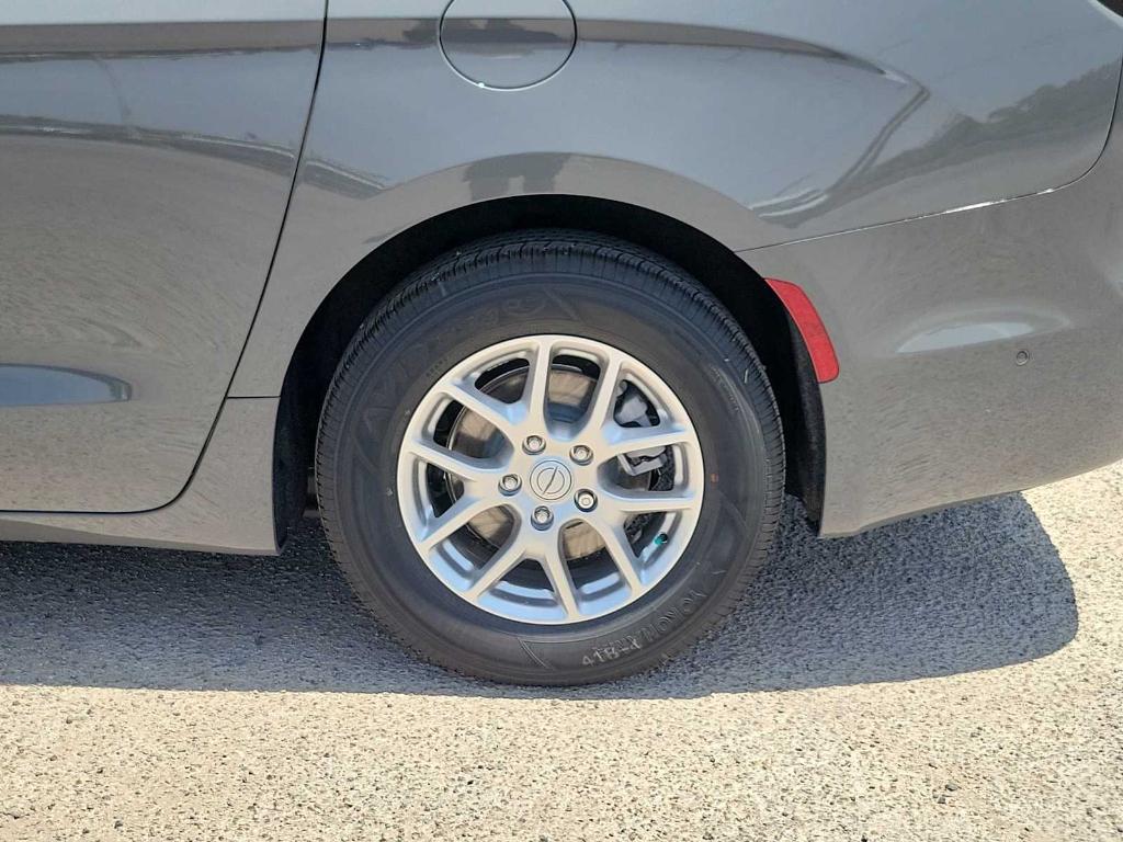 new 2025 Chrysler Pacifica car, priced at $43,527