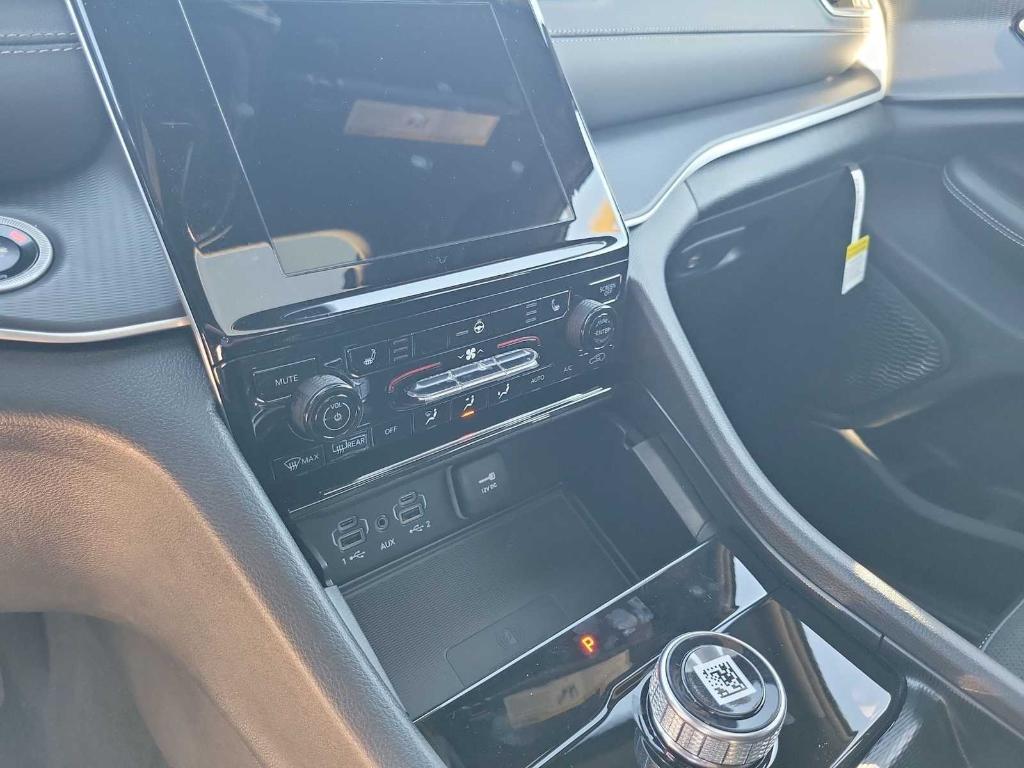 new 2025 Jeep Grand Cherokee car, priced at $45,530