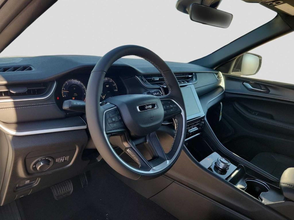 new 2025 Jeep Grand Cherokee car, priced at $45,530