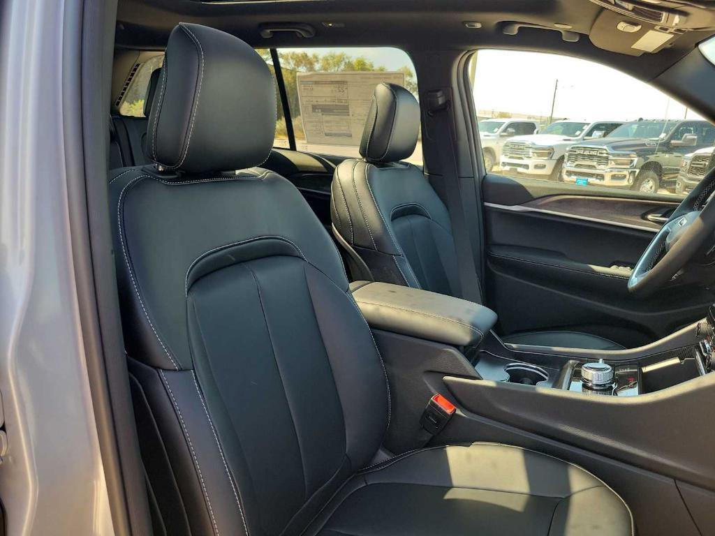 new 2025 Jeep Grand Cherokee car, priced at $46,760