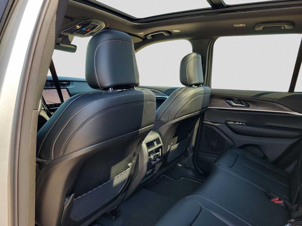new 2025 Jeep Grand Cherokee car, priced at $43,260