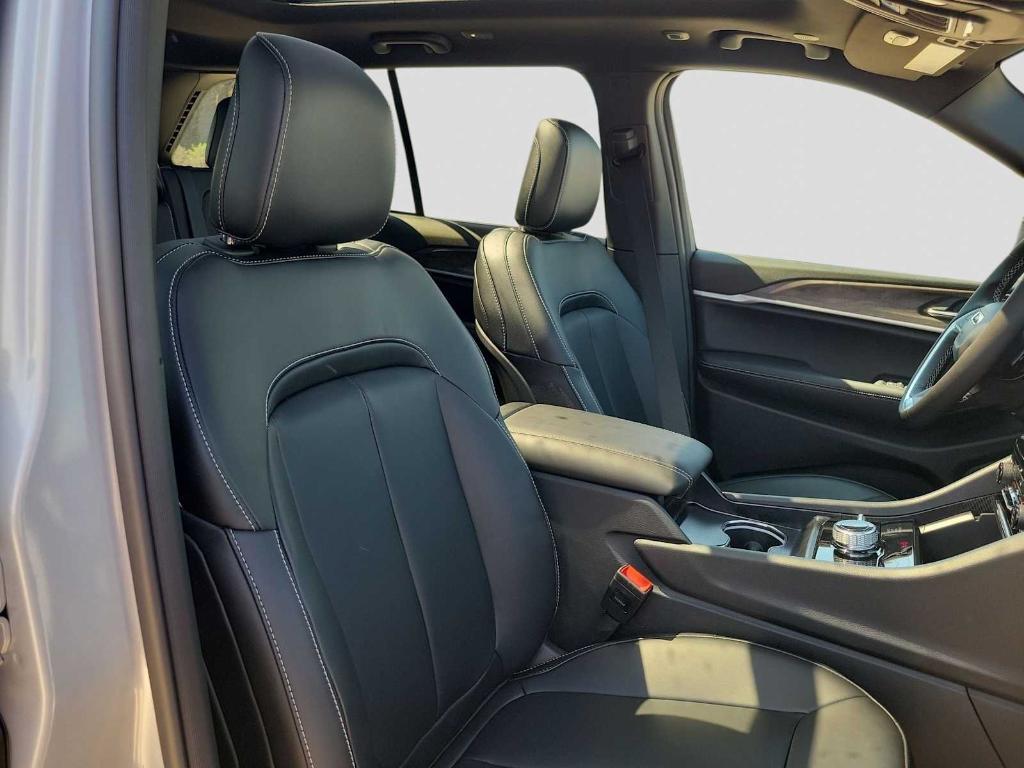 new 2025 Jeep Grand Cherokee car, priced at $43,260