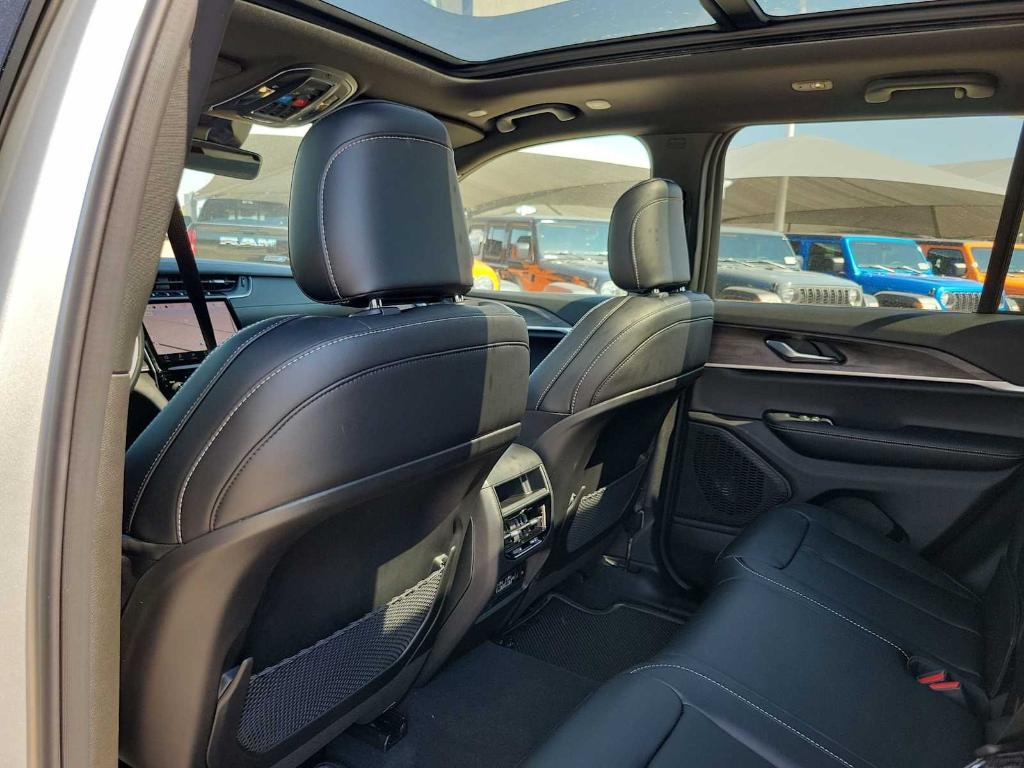 new 2025 Jeep Grand Cherokee car, priced at $46,760