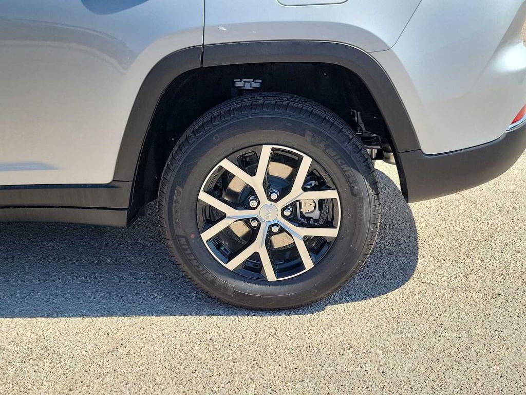 new 2025 Jeep Grand Cherokee car, priced at $46,760