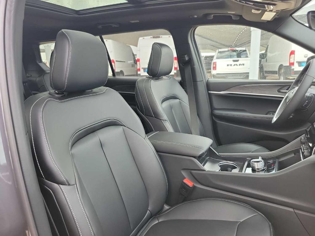 new 2025 Jeep Grand Cherokee L car, priced at $47,712