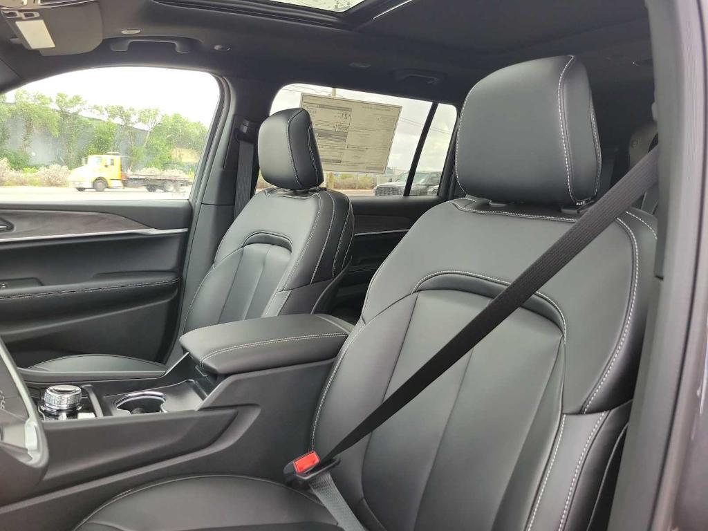 new 2025 Jeep Grand Cherokee L car, priced at $47,712