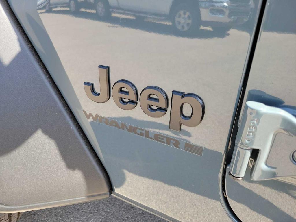 new 2025 Jeep Wrangler car, priced at $45,304