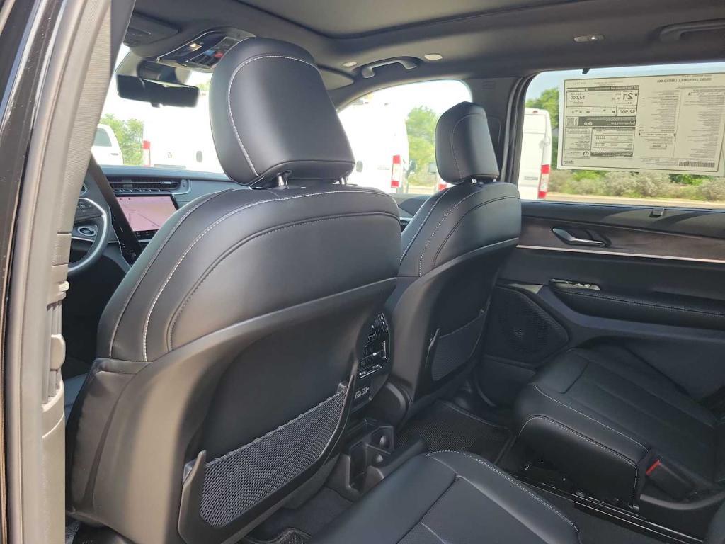 new 2025 Jeep Grand Cherokee L car, priced at $53,262