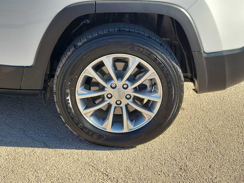 used 2022 Jeep Cherokee car, priced at $22,999