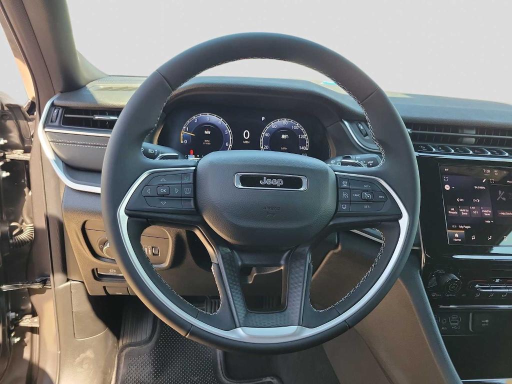 new 2025 Jeep Grand Cherokee car, priced at $39,050