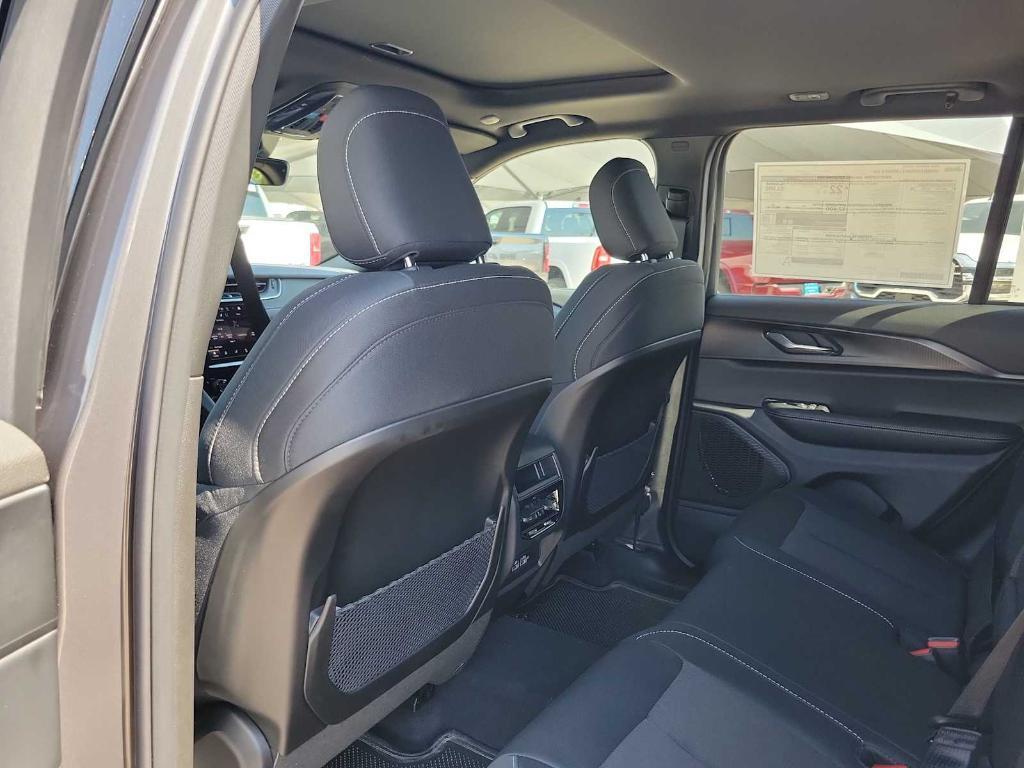 new 2025 Jeep Grand Cherokee car, priced at $40,550