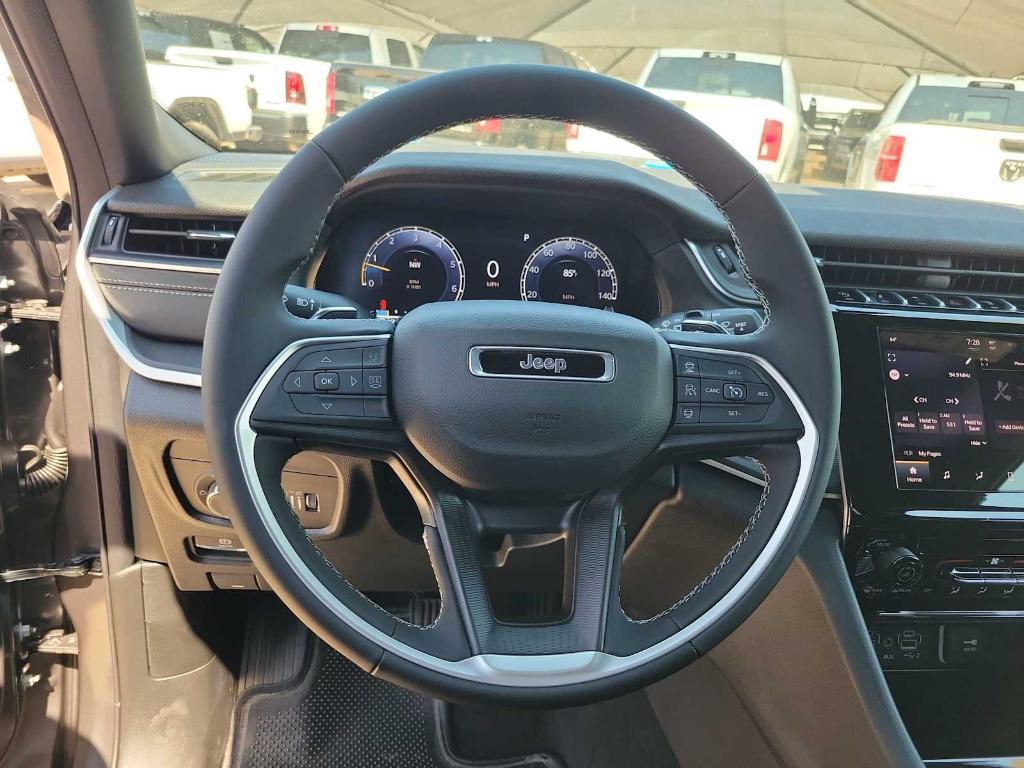 new 2025 Jeep Grand Cherokee car, priced at $40,550