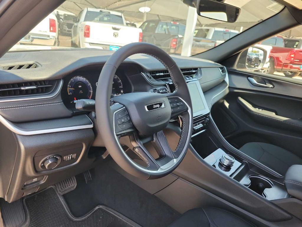 new 2025 Jeep Grand Cherokee car, priced at $40,550