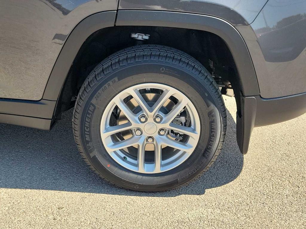 new 2025 Jeep Grand Cherokee car, priced at $40,550