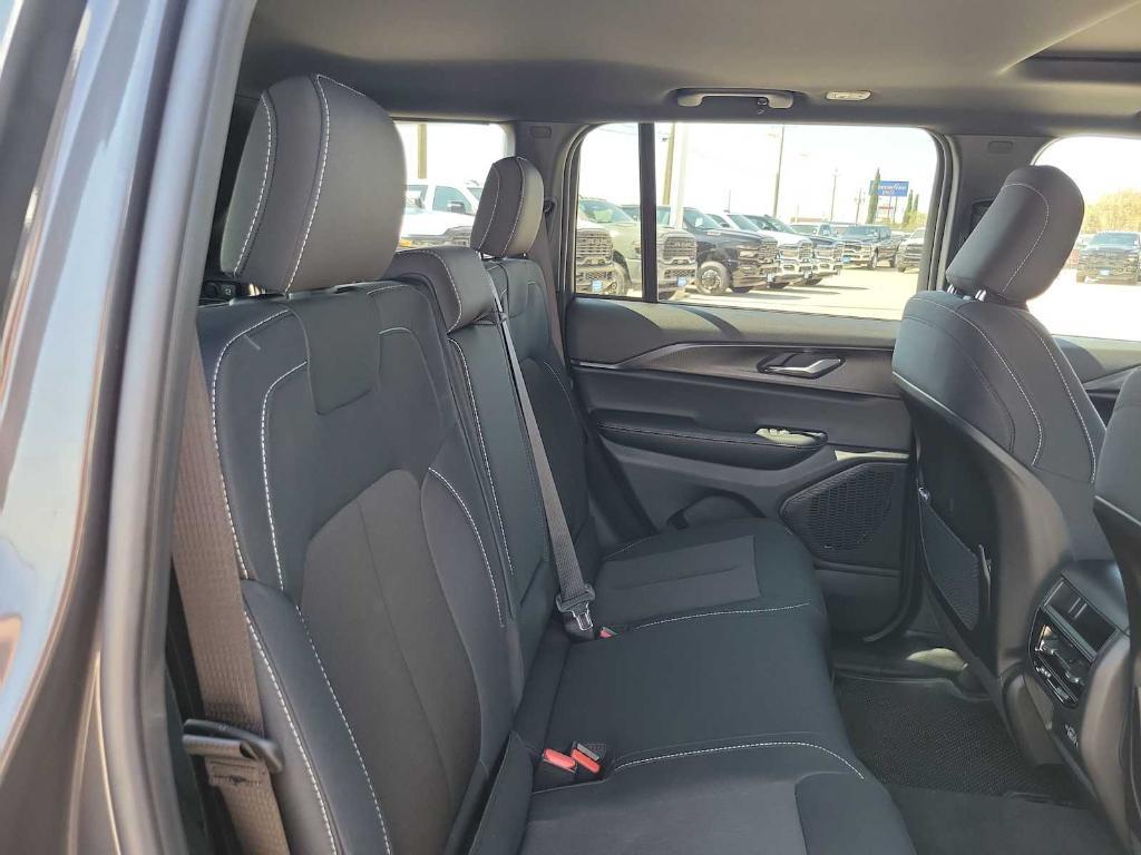 new 2025 Jeep Grand Cherokee car, priced at $40,550