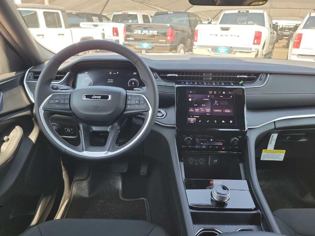 new 2025 Jeep Grand Cherokee car, priced at $40,550