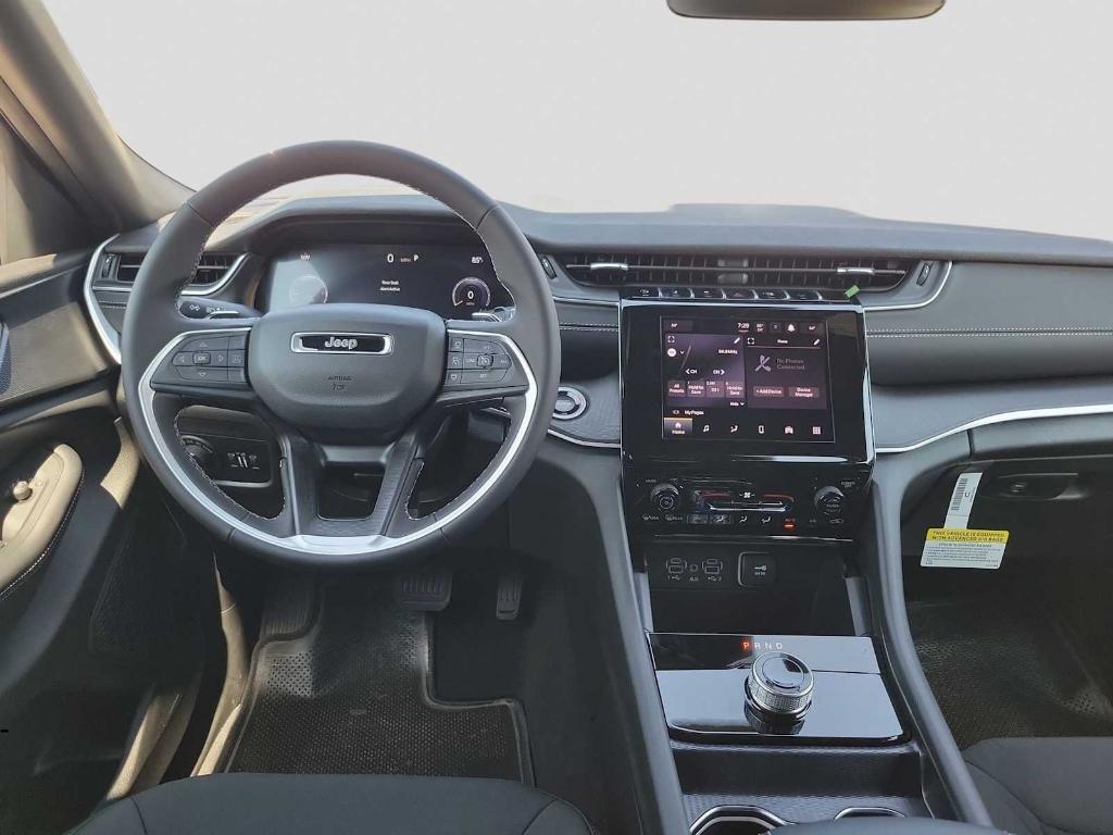 new 2025 Jeep Grand Cherokee car, priced at $39,050