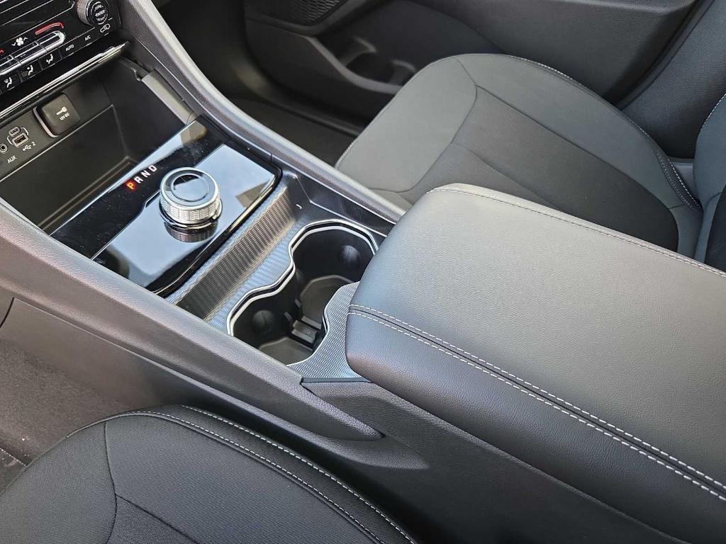 new 2025 Jeep Grand Cherokee car, priced at $40,125