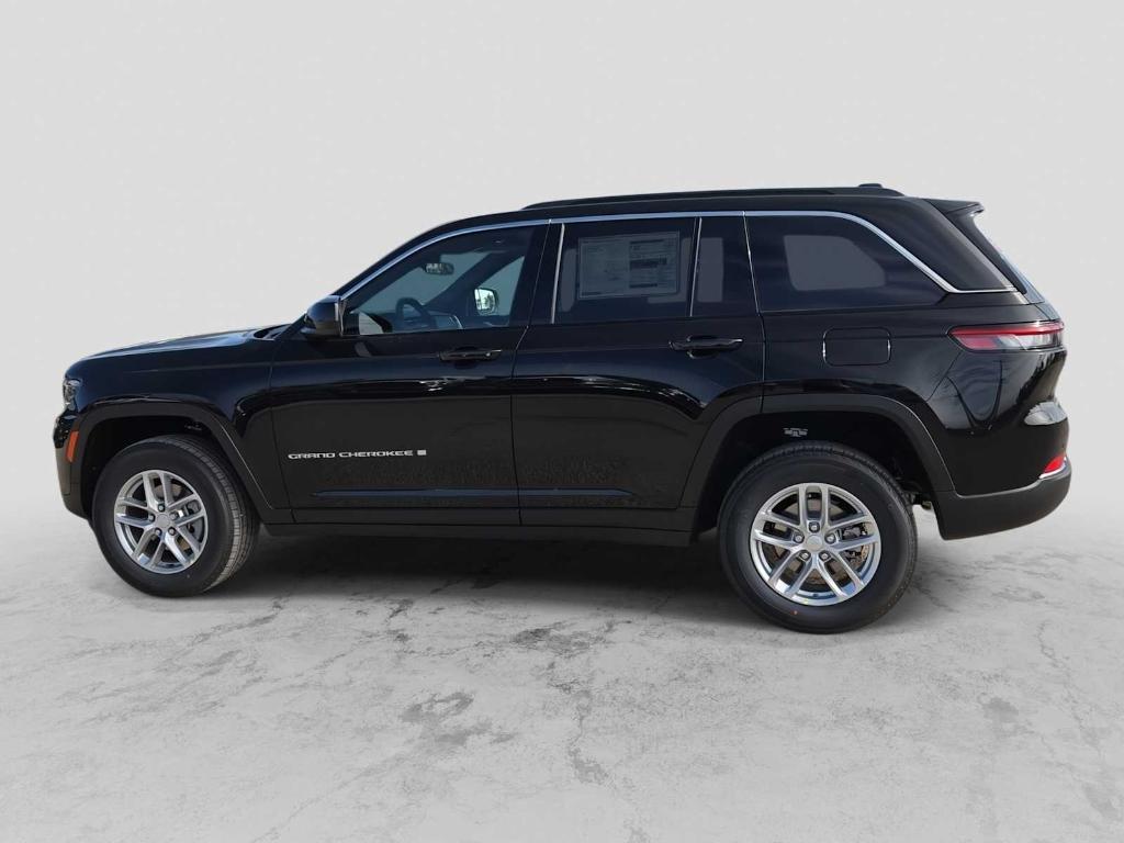new 2025 Jeep Grand Cherokee car, priced at $40,125