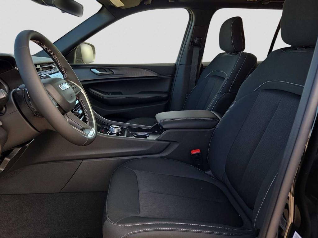 new 2025 Jeep Grand Cherokee car, priced at $40,125