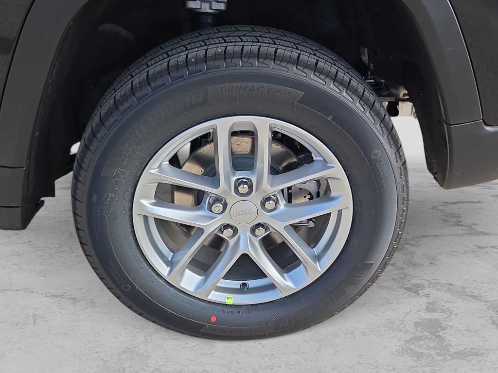 new 2025 Jeep Grand Cherokee car, priced at $40,125