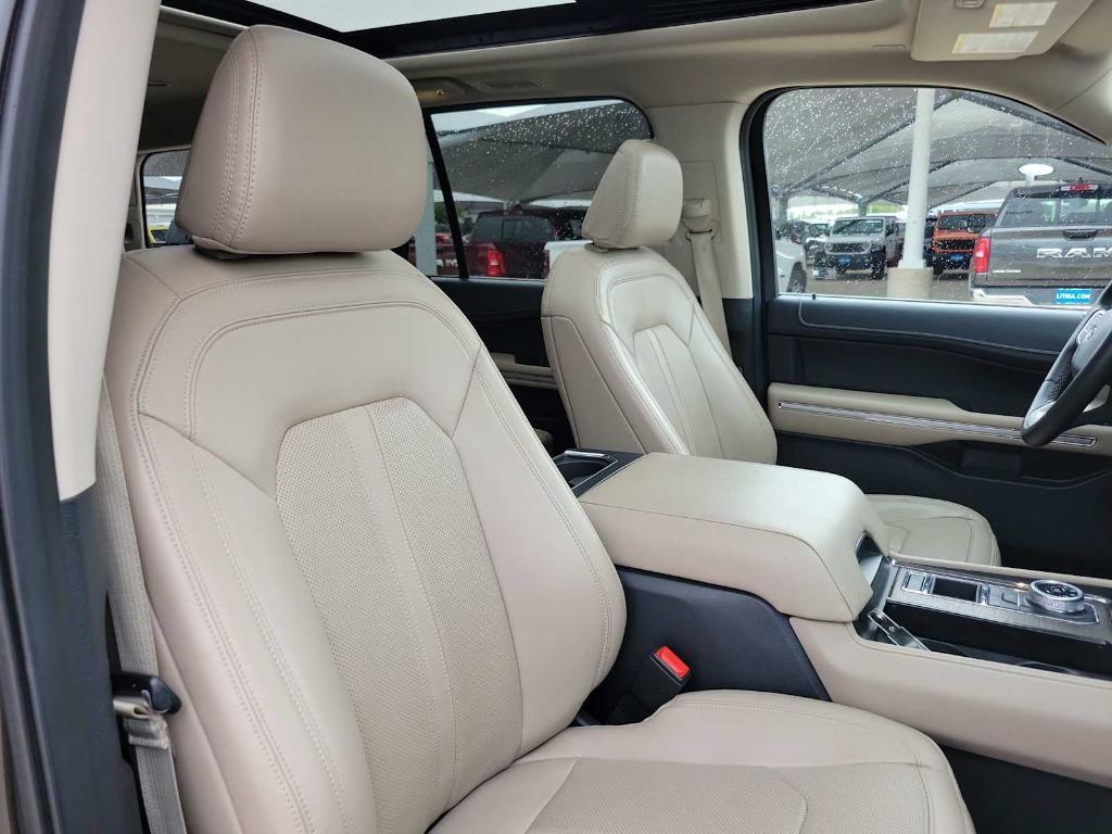 used 2023 Ford Expedition car, priced at $49,995