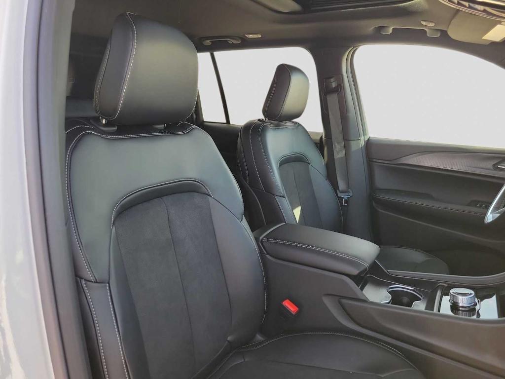 new 2025 Jeep Grand Cherokee car, priced at $44,310