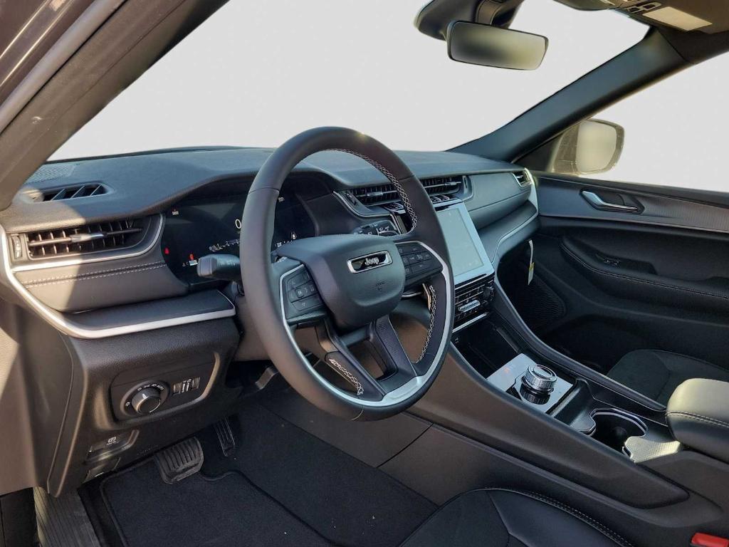 new 2025 Jeep Grand Cherokee car, priced at $46,125