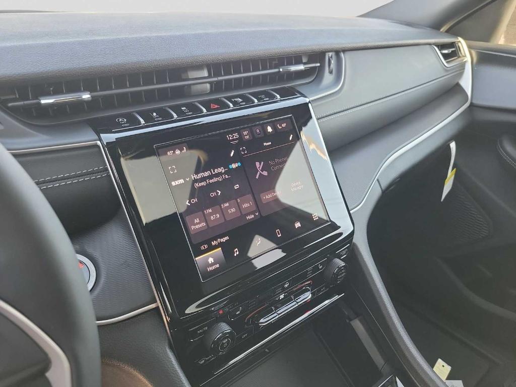 new 2025 Jeep Grand Cherokee car, priced at $46,125