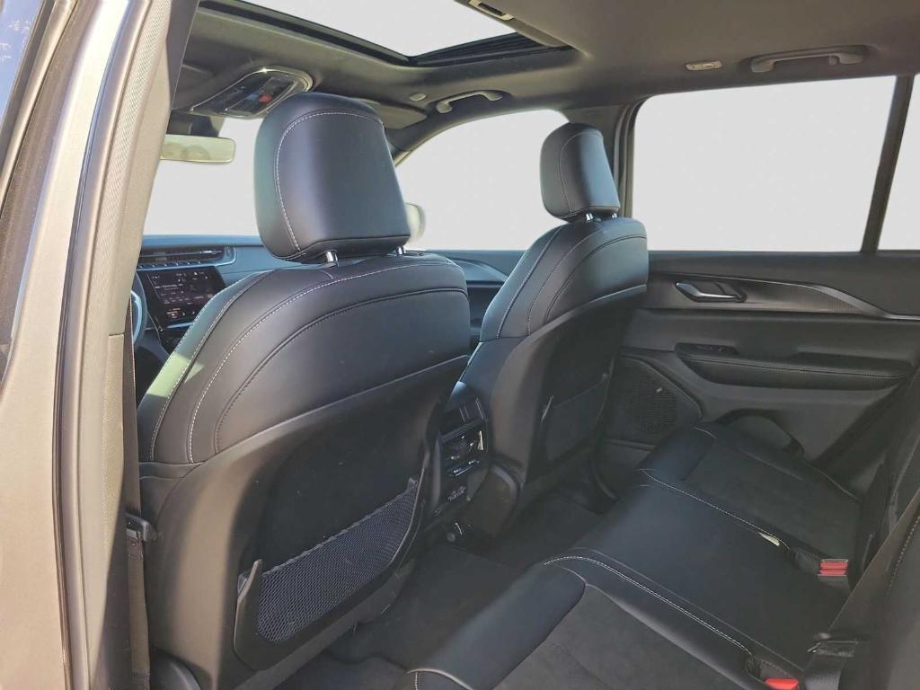 new 2025 Jeep Grand Cherokee car, priced at $46,125