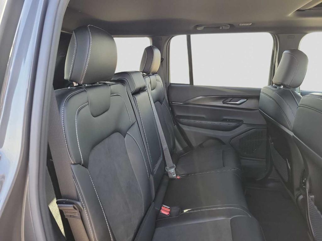 new 2025 Jeep Grand Cherokee car, priced at $46,125